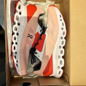 On Running Cloudstratus Size 10.